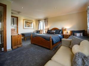 a bedroom with two beds and a couch at Bunny Meadows in Banc-y-felin
