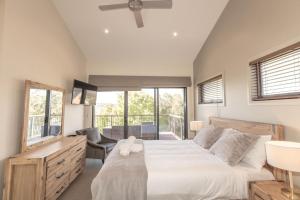 Gallery image of Bogong Lakeview 1 of 19 Bogong Street in Jindabyne