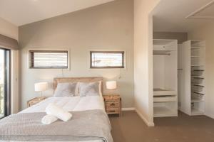 Gallery image of Bogong Lakeview 1 of 19 Bogong Street in Jindabyne