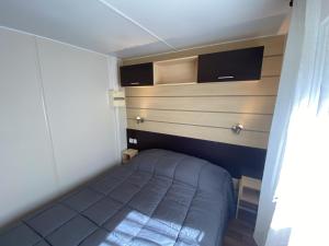 Posteľ alebo postele v izbe v ubytovaní Mobil-Home Fouras, 3 pièces, 4 personnes - FR-1-709-61
