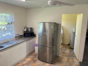 Kuchyňa alebo kuchynka v ubytovaní Collinsville Homely Apartments -1 Bedroom