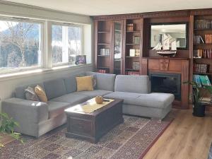 Ruang duduk di 6 person holiday home in AVERØY-By Traum