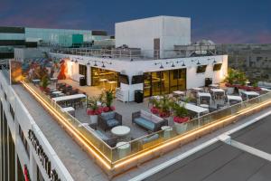 an overhead view of a building with a patio at SpringHill Suites by Marriott New Orleans Downtown/Canal Street in New Orleans