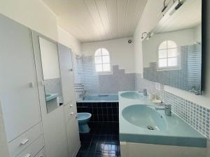 Zdjęcie z galerii obiektu Villa au calme avec piscine privée, proche Vallon Pont d'Arc et Ruoms, 4/6 personnes - FR-1-697-18 w mieście Lagorce