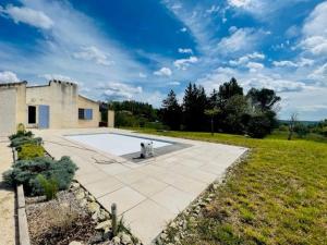 Zdjęcie z galerii obiektu Villa au calme avec piscine privée, proche Vallon Pont d'Arc et Ruoms, 4/6 personnes - FR-1-697-18 w mieście Lagorce