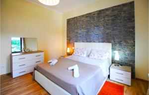 Postel nebo postele na pokoji v ubytování 2 Bedroom Nice Home In Pescia