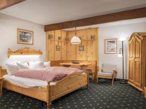 a bedroom with a bed and a table and a chair at Hotel Pension Anna in Leavenworth