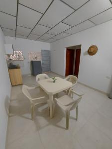 a white table and chairs in a room at Guio Apartamentos in San Antero