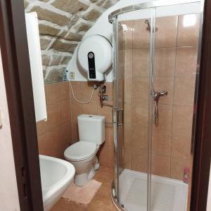 Koupelna v ubytování Apartmán Roubenka na Dobřeni