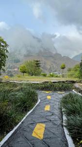 Φυσικό τοπίο κοντά σε οργανωμένο κάμπινγκ +10 φωτογραφίες