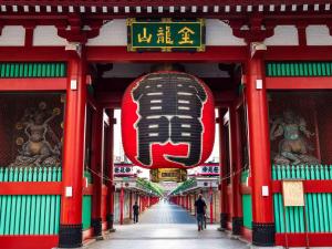 a building with a sign with a face on it at 3-min to Station,5BR, 1LR villa near Asakusa, 95平米5间卧室休息好 Stay Dream Hotel in Tokyo
