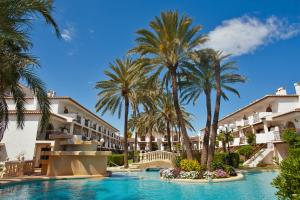 The swimming pool at or close to Bahia Azul Denia VyB