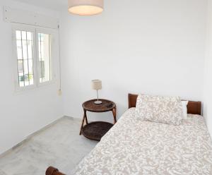 Posteľ alebo postele v izbe v ubytovaní Casa 70, dúplex en Urbanización Lunamar by LaRomanaMarbella + 37 fotografií