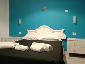 a bedroom with a bed with two pillows on it at CHARMING HIDEAWAY Self check-in - Accesso autonomo in Alghero