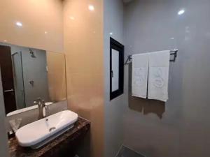 Galeriebild der Unterkunft Hotel Simfony Alor in Kalabahi + 5 Fotos