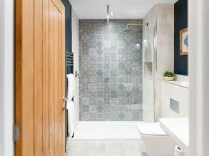 a bathroom with a shower and a toilet and a sink at Cuillin Studio - Ukc6562 in Mallaig