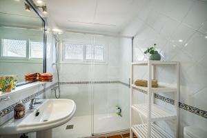 Koupelna v ubytování Casa Linda Great Located Beach House in Marbella