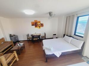 Postel nebo postele na pokoji v ubytování Gaja Go Dive & Inn