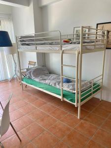 Giường trong phòng chung tại Avatara B condominium Family room B25