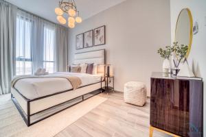Postel nebo postele na pokoji v ubytování Tranquil 2BR with Assistant Room at Mesk 1 Midtown Dubai Production City by Deluxe Holiday Homes