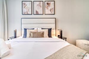 Postel nebo postele na pokoji v ubytování Tranquil 2BR with Assistant Room at Mesk 1 Midtown Dubai Production City by Deluxe Holiday Homes + 34 fotografií
