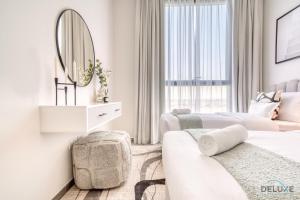 Postel nebo postele na pokoji v ubytování Tranquil 2BR with Assistant Room at Mesk 1 Midtown Dubai Production City by Deluxe Holiday Homes