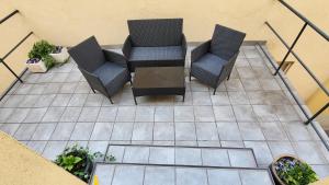 an overhead view of a patio with chairs and a table at Hotel Kindler 2,0 Self-Check-In in Leoben