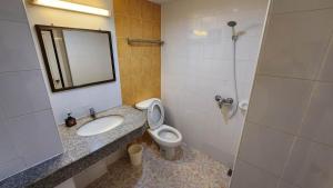 Koupelna v ubytování White Rose​ Hotel​ II​ + 26 fotografií