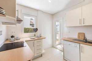 Kuchyň nebo kuchyňský kout v ubytování Casadeluxe Villa La Torre Lenguado