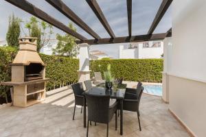 Bazén v ubytování Casadeluxe Villa La Torre Lenguado nebo v jeho okolí