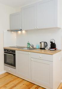 Kuchyň nebo kuchyňský kout v ubytování Varna Retreat: Cozy 2BD Flat in a Central Location