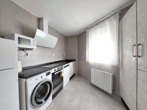 Kuchyň nebo kuchyňský kout v ubytování Apartamentos El Pozo