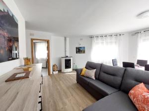 TV a/nebo společenská místnost v ubytování Apartamentos El Pozo