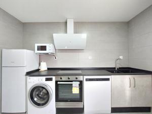 Kuchyň nebo kuchyňský kout v ubytování Apartamentos El Pozo