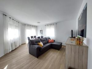 TV a/nebo společenská místnost v ubytování Apartamentos El Pozo