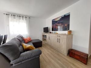 TV a/nebo společenská místnost v ubytování Apartamentos El Pozo