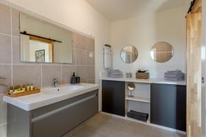 Gallery image of Domitia Roussillon Appartement Luberon in Roussillon