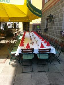 Restaurace v ubytování Altstadt- und Businesshotel Pfaubräu - Brauereigasthof - Frühstücksbuffet - kostenfreie Radgarage - Hunde willkommen