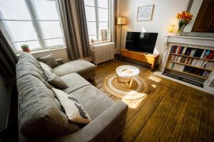 TV/trung tâm giải trí tại Gîte La Petite Ourse - gîte de charme citadin