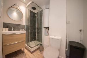 Koupelna v ubytování Superbe appartement 2 pièces avec vue mer - Brest