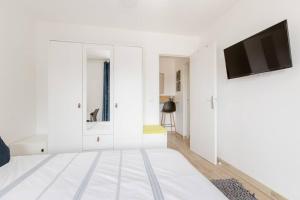 Posteľ alebo postele v izbe v ubytovaní Private room in renovated apartment - Tram 1 min walk