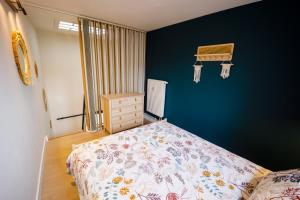Giường trong phòng chung tại Gîte La Petite Ourse - gîte de charme citadin