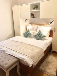 a large white bed with pillows in a bedroom at Guest House Navetta 2 in Fažana