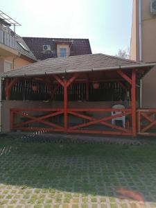 Budova, v ktorej sa apartmán nachádza