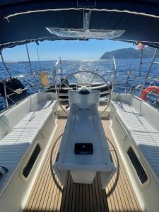 uitzicht op de cockpit van een boot bij Velero Beneteau Gybsea 50 in Ibiza-stad