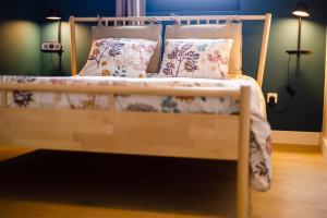 Giường trong phòng chung tại Gîte La Petite Ourse - gîte de charme citadin