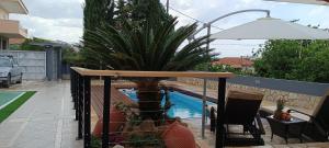 Bazén v ubytování Local Paradise Xilokastro nebo v jeho okolí