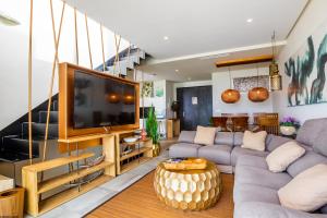 a living room with a couch and a tv at ON Village in Matalascañas