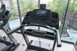 Fitness centrum a/nebo fitness zařízení v ubytování 4-Ideo New Rama 9 游泳池公寓 二房二卫WiFi
