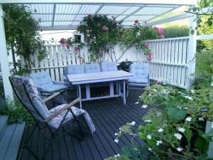 Fotografie z fotogalerie ubytování Villa med blommande trädgård, centralt Båstad v destinaci Båstad